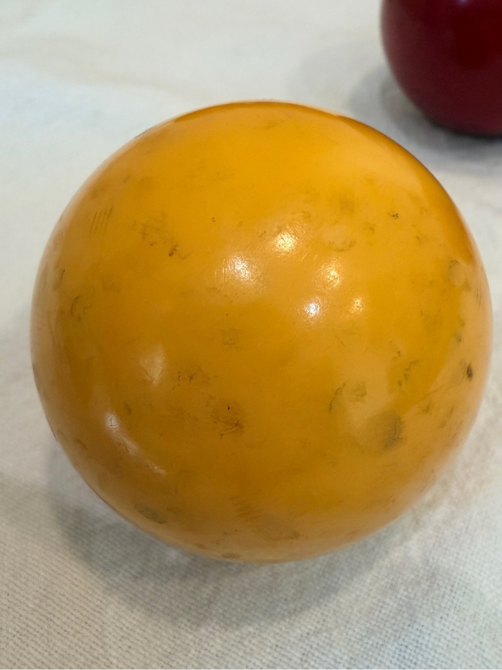 Vintage Bakelite Game Balls Lot 11 Cherry Red Butterscotch Yellow 54-57mm 1460g - Picture 2 of 16